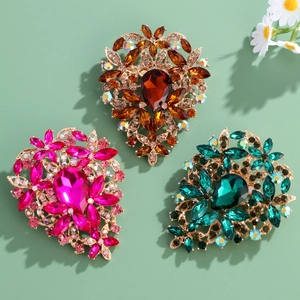 Broches vintage de corazón con cristales de colores en tonos rojo, rosa y verde