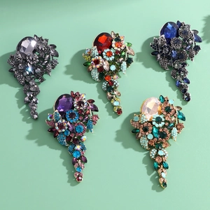 Elegant vintage crystal flower brooches with tassel design in five assorted colors