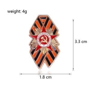 Dettaglio medaglia vittoria sovietica con dimensioni 3,3 cm x 1,8 cm e peso di 4 grammi