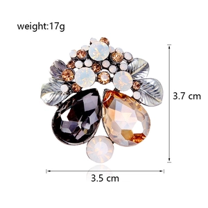 Detail shot of vintage crystal brooch with dimensions 3.7cm x 3.5cm and weight of 17g