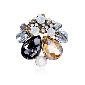 Vintage Waterdrop Crystal Leaf Brooch Alloy Rhinestone Elegant Flower Pin For Women Banquet Party Dress Accessories