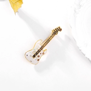 Broche guitare style anglais avec incrustation de nacre colorée et cadre doré