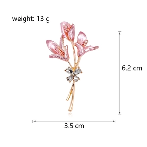 Broche fleur de lys dorée vintage avec pétales roses et cristaux papillon, 6,2 cm x 3,5 cm