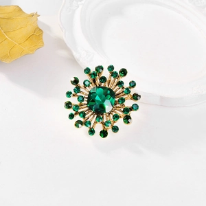Fashion geometric emerald crystal brooch with gold alloy setting and green rhinestones
