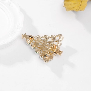 Christmas tree brooch with pearls and green enamel on a golden metal base pin