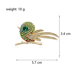 Détails d'une broche oiseau en émail coloré avec dimensions 3,4 cm de haut et 5,7 cm de large