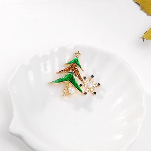 Exquisite Weihnachtsbaum-Brosche mit grüner Emaille und goldenem Finish