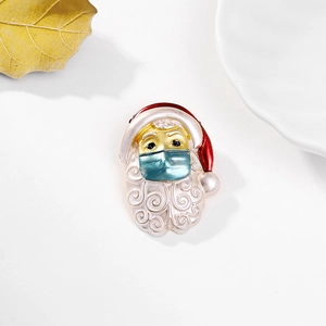 Kreative Weihnachtsmann-Brosche mit Gesichtsmaske und Perlmuttglanz auf weißer Basis