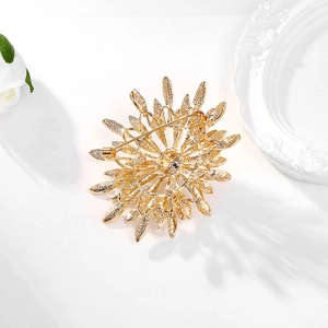 Detail view of the pin backing and golden alloy structure of the sunflower brooch