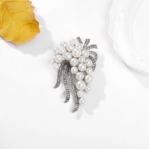Elegant silver alloy grape brooch with white pearls and sparkling rhinestones for women