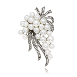 Elegant Silver Alloy Grape Brooch For Women With White Faux Artificial Pearls And Sparkling Rhinestones Vintage Flower Clothing Pins Jewelry