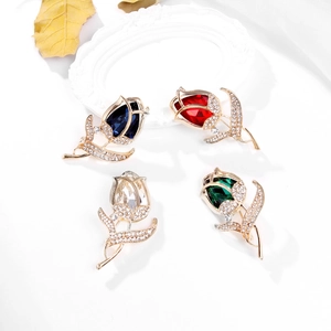 Set di quattro eleganti spille a tulipano con cristalli colorati e placcatura oro