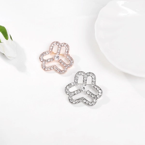 Broches élégantes en or rose et argent avec cristaux et grand diamant central brillant