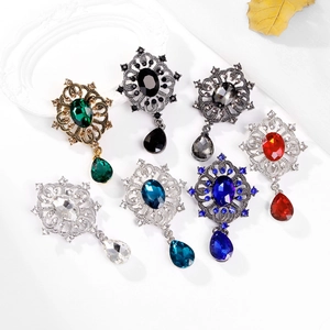 Vintage Barock Legierung Strass Blume Brosche Mit Wassertropfen Anhänger Elegante Palast Stil Pin Schmuck Für Damen Party Hochzeit