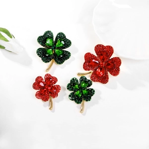 Elegant four-leaf clover brooches in red and green crystals with gold plating