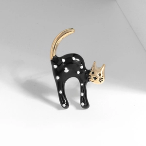 Minimalistische Emaille-Katzenbrosche in Schwarz mit weißen Punkten und Goldakzenten