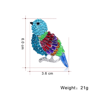 Spilla a forma di uccello colorato con strass blu e ali smaltate sfumate da donna
