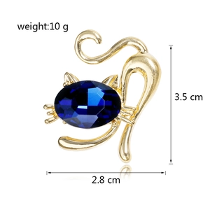 Cute crystal cat brooch in gold metal finish with blue gemstone, 3.5cm x 2.8cm dimensions