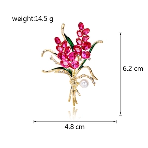 Blumenstrauß-Brosche mit roten Edelsteinen, grüner Emaille und Perle, Höhe 6,2 cm