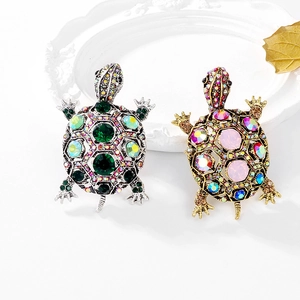 Sparkling turtle brooch with crystal inlay for suits in green silver and pink gold