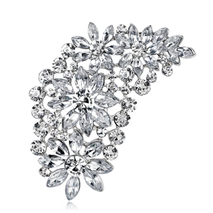 Elegante broche de flor vintage con cristales brillantes en montura de metal plateado
