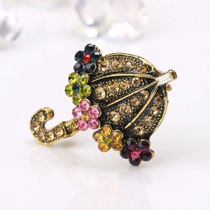 Vintage gouden paraplu broche met kleurrijke strass steentjes en bloem details