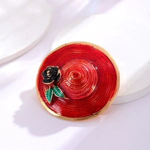 Broche élégante en forme de chapeau rouge avec rose noire et finition émaillée
