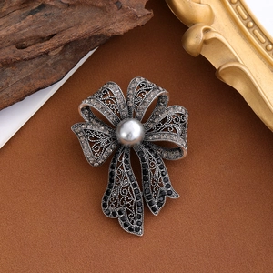 Broche Nœud Papillon Vintage pour Femme Avec Künstliche Perle Brillante et Strass Broche en Alliage Ajouré Bijoux de Mariage Fête