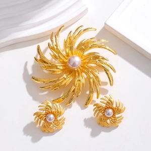 Parure de bijoux vintage dorée avec broche et boucles d'oreilles aux perles mauves