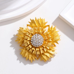 Vintage Gold Plated Alloy Floral Brooch With Czech Rhinestones Luxurious Large Flower Pin For Coat Wedding Party Jewelry