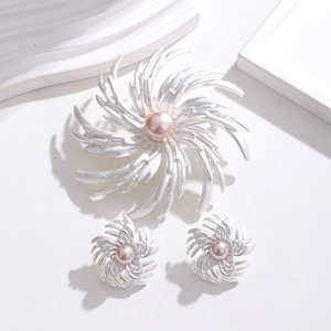 Parure bijoux vintage avec broche fleur argentée et boucles d'oreilles perles
