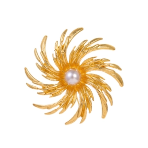 Broche vintage dorée avec perle centrale au design élégant de style palais