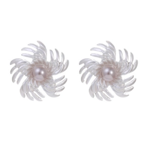 Détails de boucles d'oreilles vintage en argent avec pétales et perle violette
