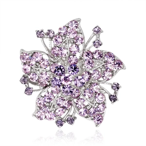 Broche fleur en cristal violet élégante avec strass scintillants sur monture argentée