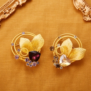 Vintage French Wreath Leaf Brooch Pin For Women Gold Plated Alloy With Crystal Rhinestone Elegant Clothing Jewelry Gift