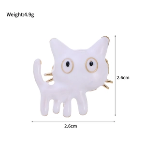Spilla gatto bianco carino in lega smaltata con dettagli in oro e baffi dorati