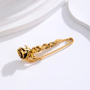 Broche rose vintage pour chemisier avec gravure détaillée de fleurs en métal