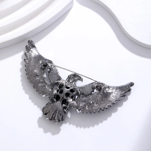 Vintage eagle brooch in gun-black alloy finish with refined feather texture details