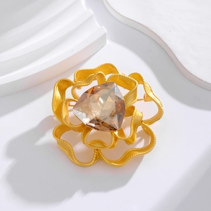Vintage Flower Brooch Alloy Rhinestone Large Triangle Crystal Matte Gold Wavy Petal Elegant Jewelry Accessory For Women
