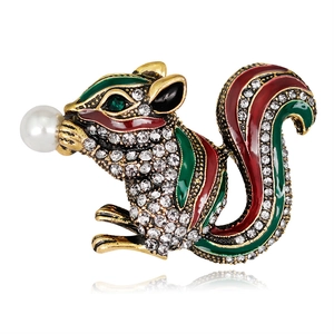 Sparkling squirrel brooch with rhinestones, enamel tail and white imitation pearl