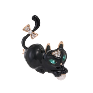 Vintage Katzenbrosche in Schwarz mit grünen Kristallaugen und Perle in Goldfassung
