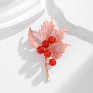Vintage Maple Leaf Brooch For Women Pink Enamel Leaf Red Berry Gold Tone Alloy Flower Pin Elegant Suit Accessories Jewelry Gift