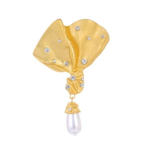 Vintage gold brooch with wrinkled texture ribbon, rhinestones and teardrop pearl pendant
