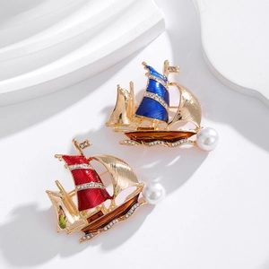 Élégante Broche Voilier en Alliage Émaillé Avec Fausse Künstliche Perle et Strass Épingle de Corsage Plaqué Or pour Mariage Fête Femme
