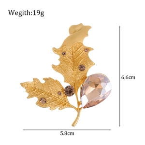 Vintage golden maple leaf brooch with crystals, measuring 6.6cm by 5.8cm and 19g weight