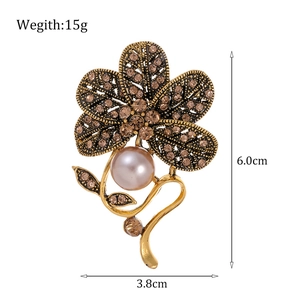 Vintage gold flower brooch with champagne rhinestones and pearl 6.0cm by 3.8cm