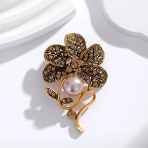 Vintage Alloy Flower Brooch With Rhinestones And Pink Faux Artificial Pearl Elegant Baroque Pin For Women Suit Accessories Jewelry Gift