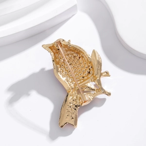 Vintage luxury flying bird brooch in gold finish with honeycomb back and secure pin clasp