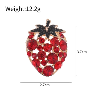 Broche fraise rouge scintillante avec cristaux et alliage doré, 3,7 cm hauteur