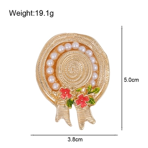 Golden straw hat brooch with pearls and floral enamel detailing, size 5.0cm by 3.8cm